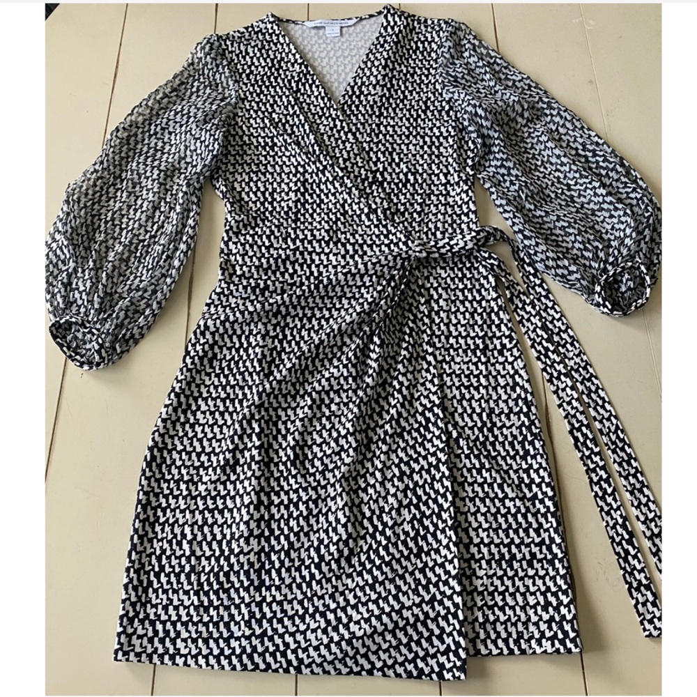 Diane Von Furstenberg Black and White Mini Wrap Dress - Picture 4 of 15